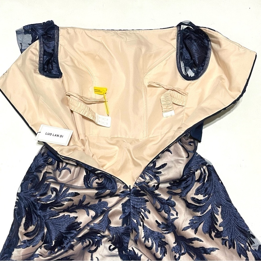 Luo Lan Di NWT Woman Lace Gown Dress Size 2 - Picture 10 of 16